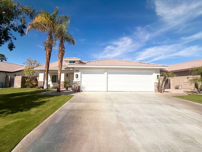 Building Photo - AVAILABLE NOW!! GORGEOUS 4 Bedroom 2 Bathroom Home in La Quinta.