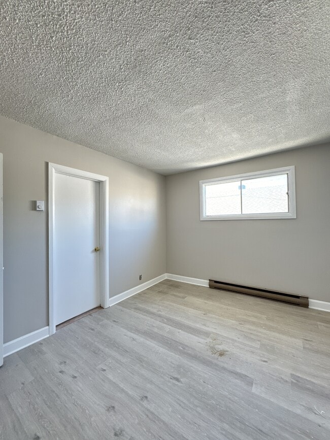 Building Photo - 668 Lalonde St