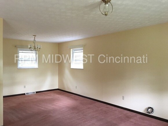 Building Photo - 49 Terrick Ln