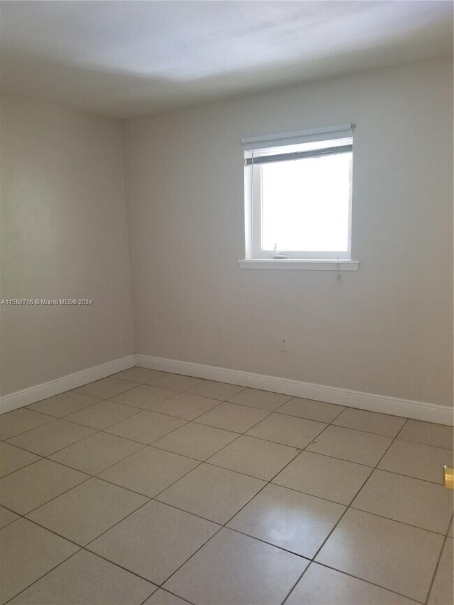 Building Photo - 8601 SW 68th Ct