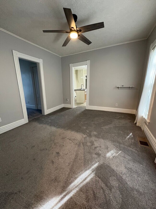 Foto del edificio - STUNNING Two Bedroom Single Family Home!