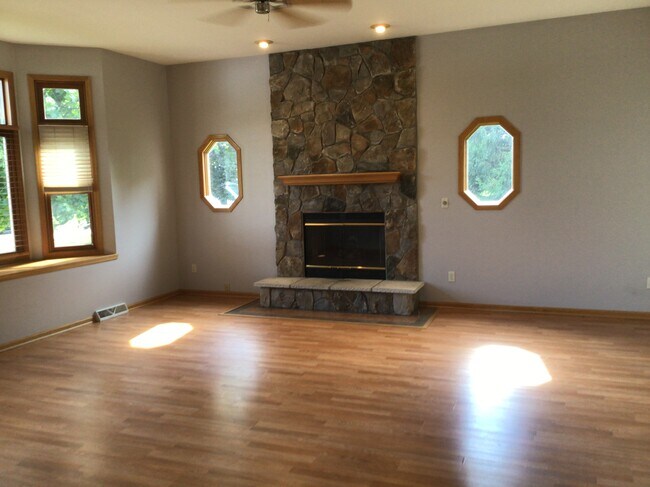 Building Photo - 1114 Heron Court