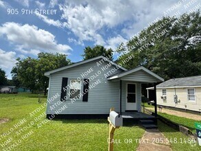 Building Photo - 905 9th St