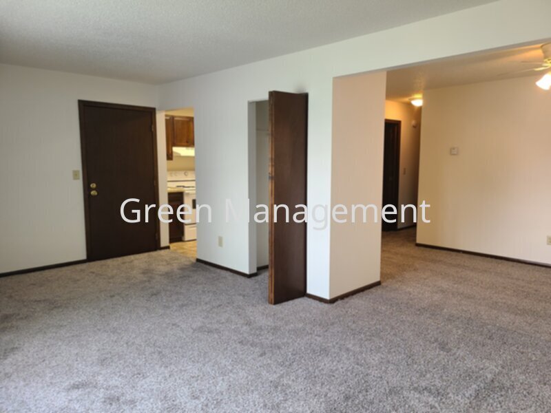 Foto del edificio - 2 Bedroom with Heat Paid and Garage