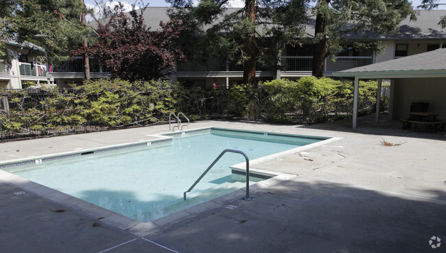 Building Photo - Amberwood Garden Apartments