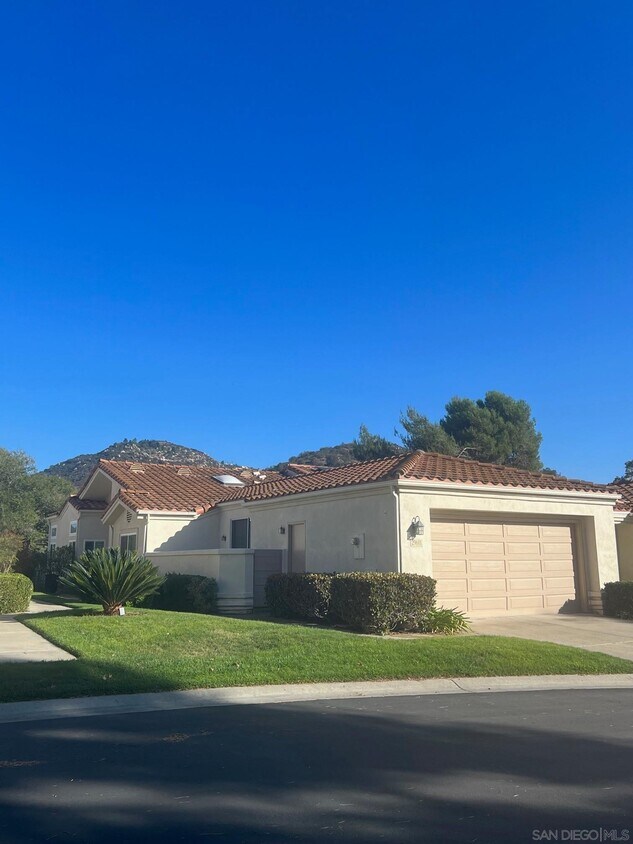 29601 Circle R Greens Dr, Escondido, CA 92026 Townhome Rentals in