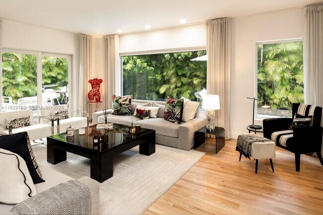 Building Photo - 1535 Robbia Ave