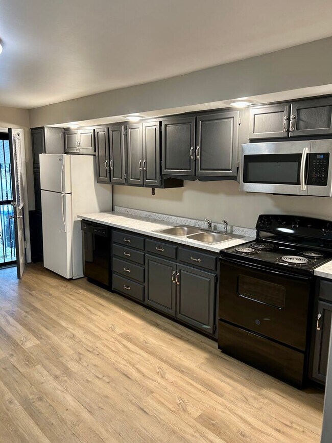 Foto del edificio - 4 br, 1 bath House - 1101 W Whitney Ave