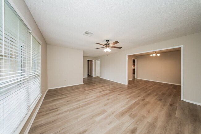 Foto del edificio - 11032 N Eagle Ln
