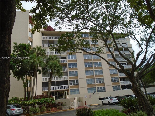 Foto del edificio - 6921 Environ Blvd
