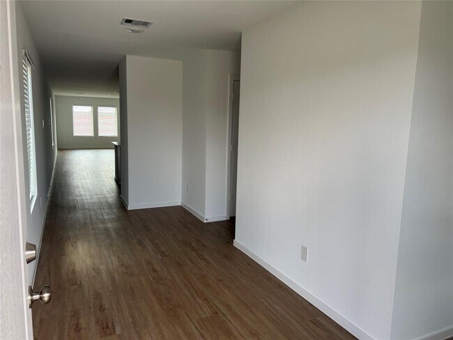 Building Photo - 3037 Pensacola Dr