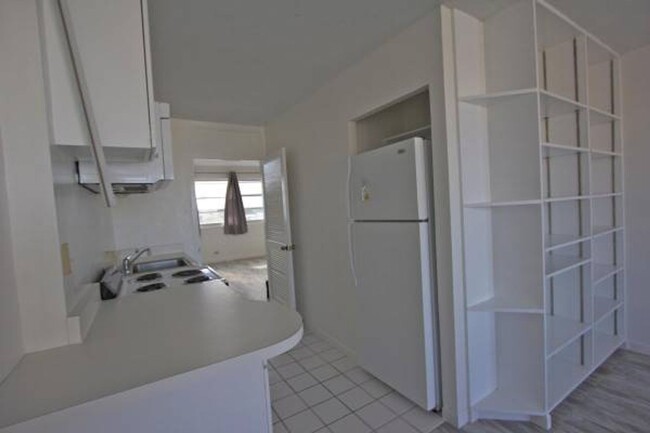 Foto del edificio - Nice 1 Bedroom Cool Breezy in Makiki at Pu...