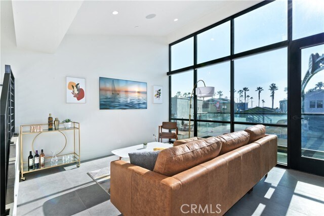 Building Photo - 500 E Balboa Blvd