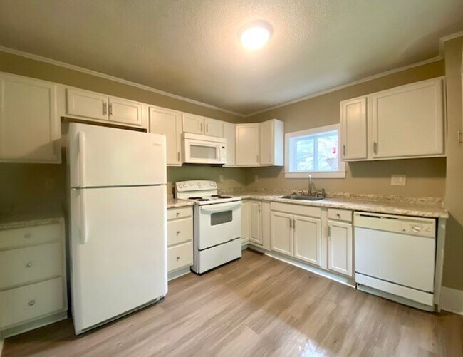Foto del edificio - 5 min to downtown Concord - 2 bed, 2 bath ...