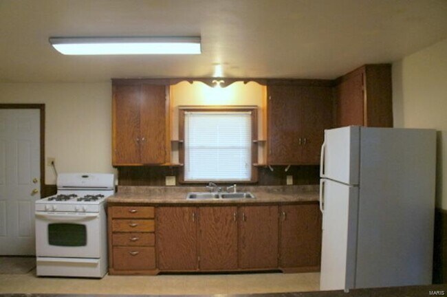 Building Photo - 8 Spruce Dr