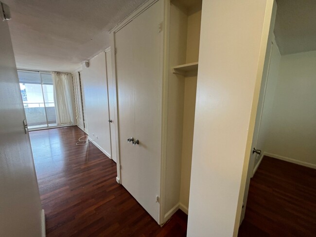 Building Photo - Woodrose (Honolulu) - Basic cable/electric...