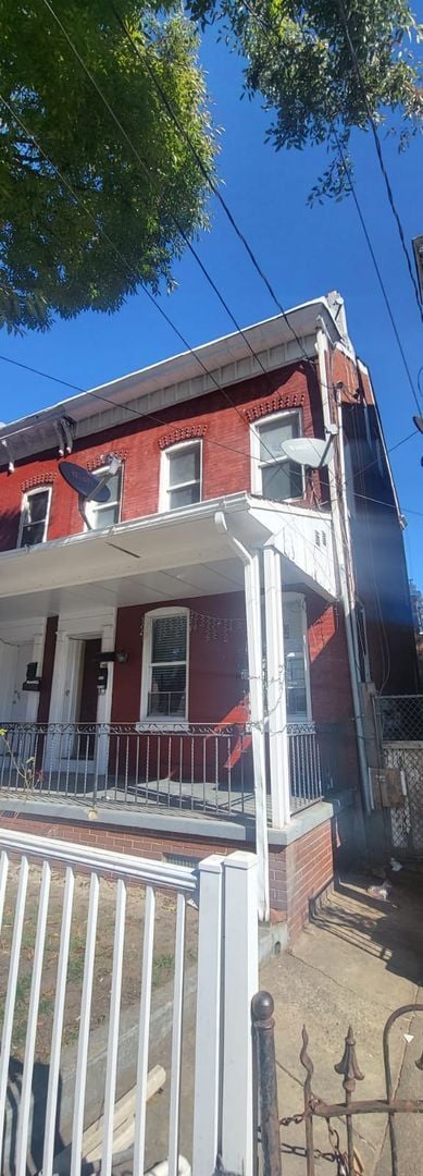 Building Photo - 76 Hudson St