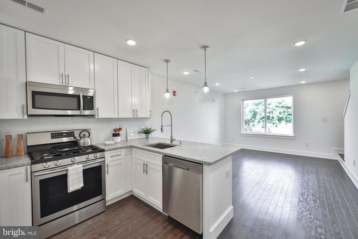 Foto del edificio - 2441 N Front St