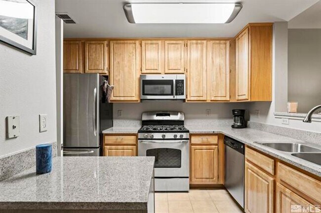 Building Photo - Tanamera 1 bedroom special!