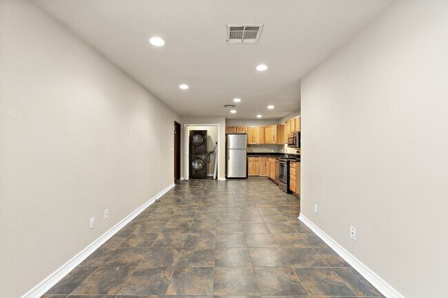 Foto del edificio - Walk to campus! Walk downtown! Fenced yard! Flat Rate Utilities!