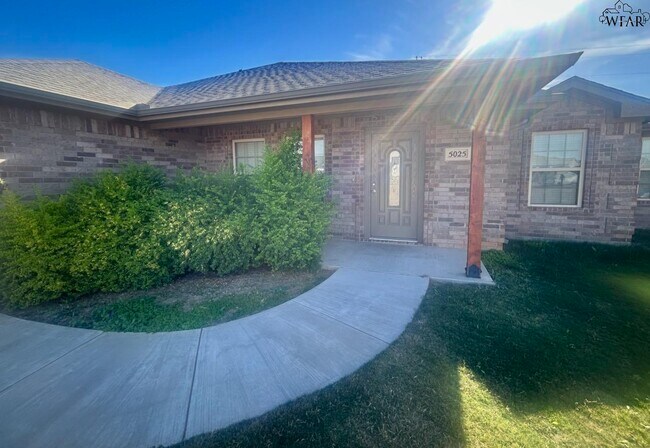 Foto del edificio - 5025 Olivia Ln