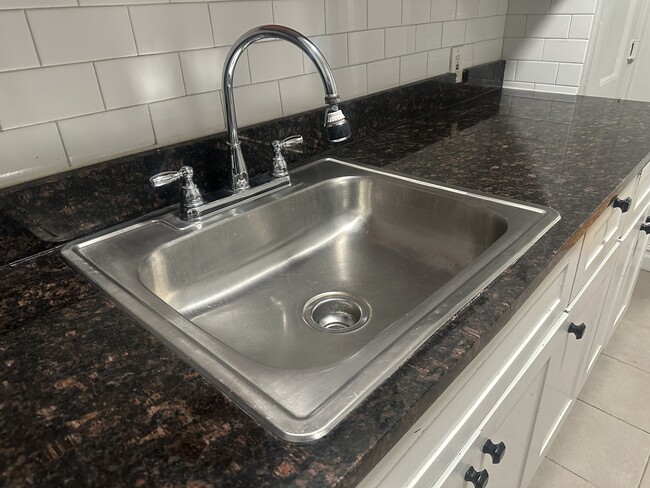 Building Photo - 115 Fairview Ave