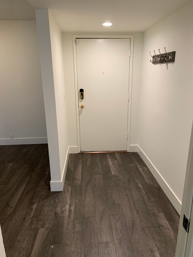 front door next to alcove - 2304 S Beverly Glen Blvd