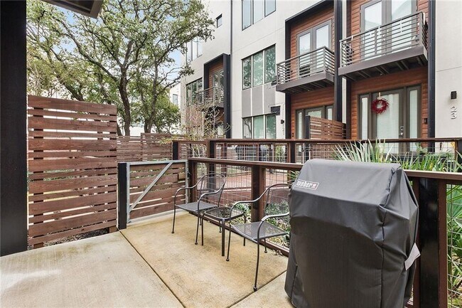 Building Photo - 3100 Menchaca Rd