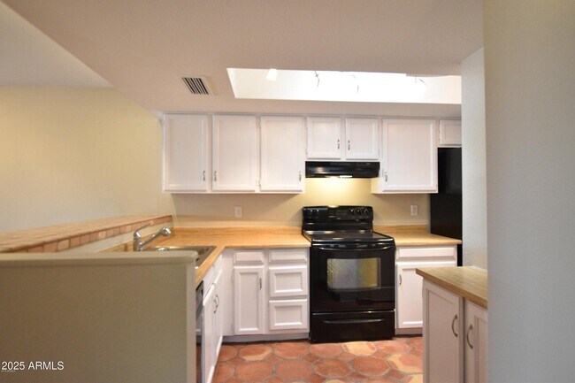 Foto del edificio - 4241 E Sandia St