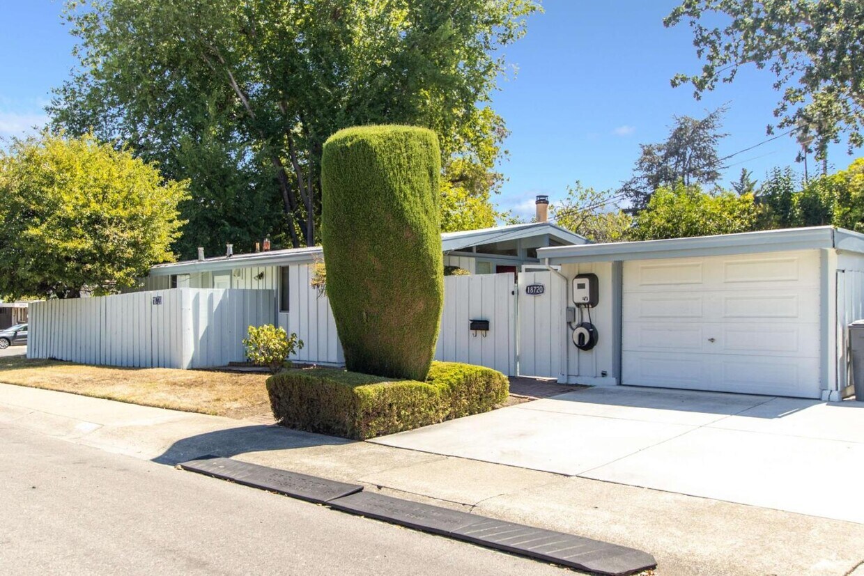 Foto principal - 18720 Tilson Ave