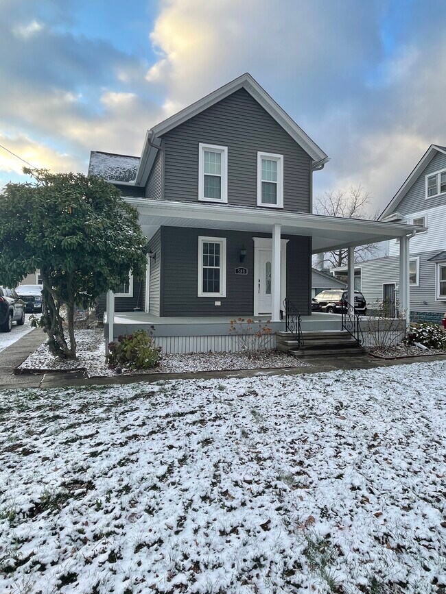 588 Elma St Unit B Bottom, Akron, OH 44310 Apartments in Akron, OH