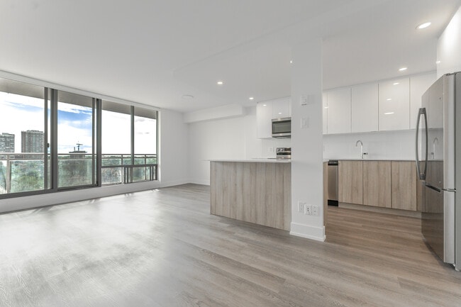 Building Photo - 2 Secord Ave