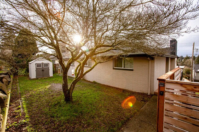 Foto del edificio - 8415 20th Ave SW