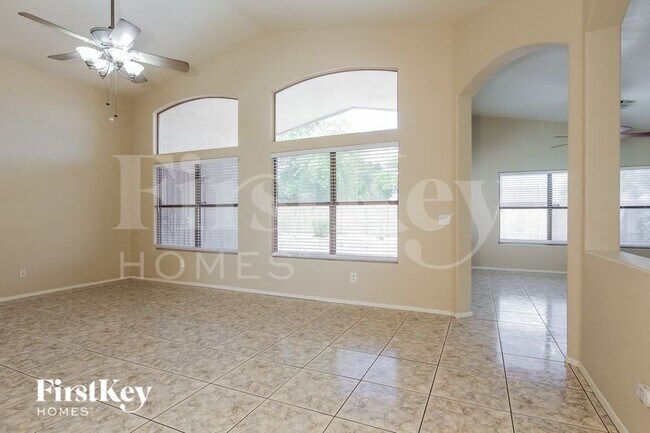 Foto del edificio - 2405 N 128th Dr