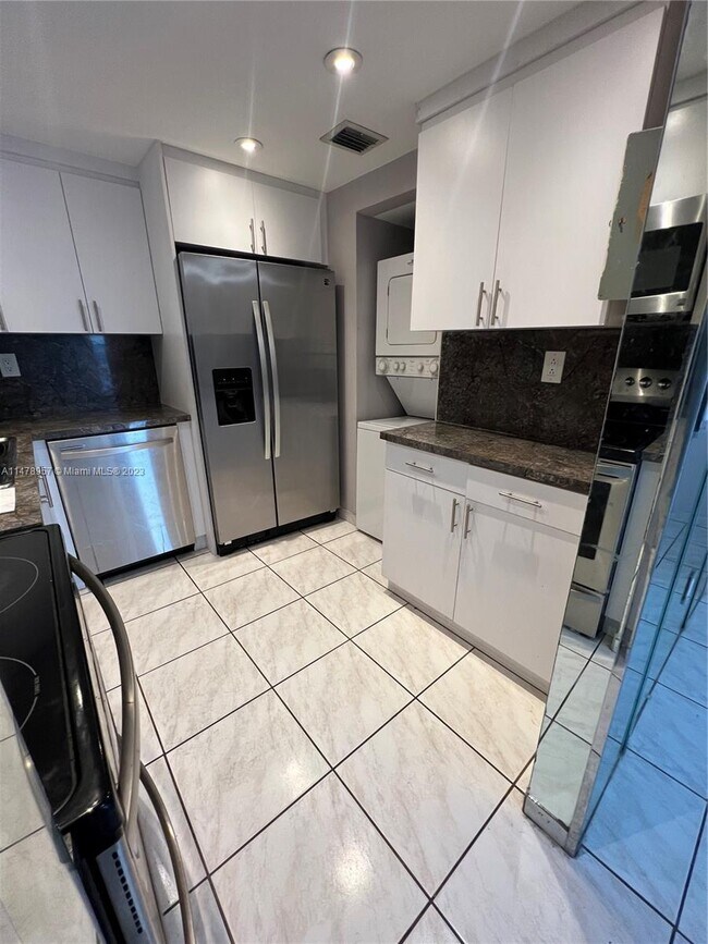 Foto del edificio - 5731 NW 37th St