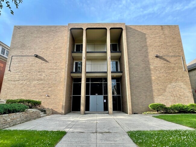 Building Photo - 227 E 15th Ave