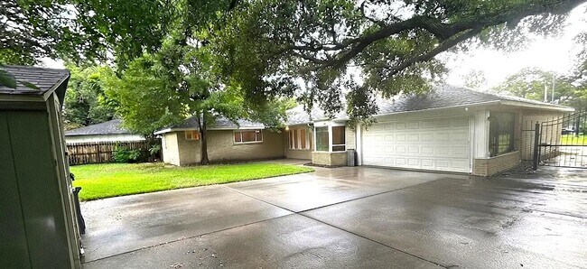 Foto del edificio - 11007 Hillcroft St