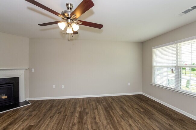 Foto del edificio - 1624 Eastway Dr