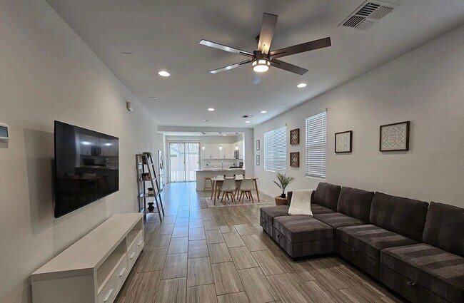 Foto del edificio - 9137 W Sells Dr
