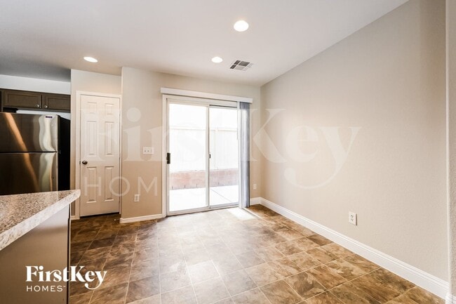 Foto del edificio - 5935 Bristol Crest Ln