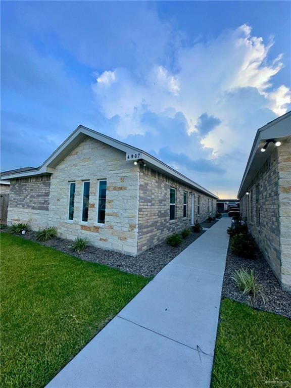 Foto principal - 4907 N Hiawatha Dr