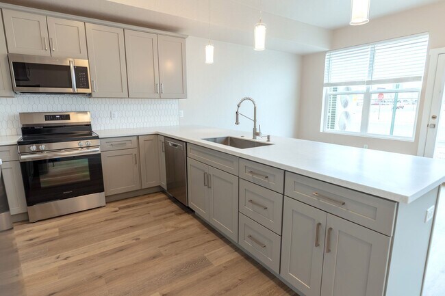 Foto del edificio - Brand new Townhomes