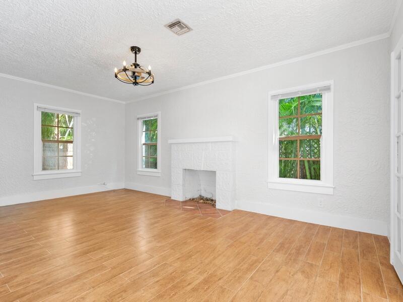 Primary Photo - 209 Lytton Ct