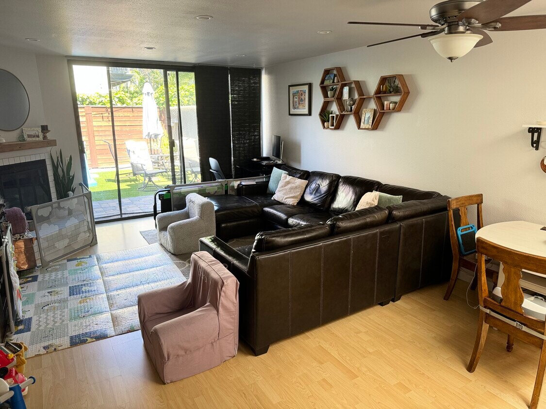 Living Room - 3054 Rue Dorleans