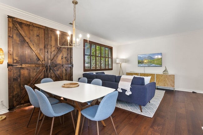 Foto del edificio - Exquisite beach home with Ocean and Harbor activities abound!