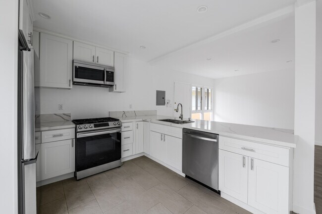 Foto del edificio - 337 Rexford Dr