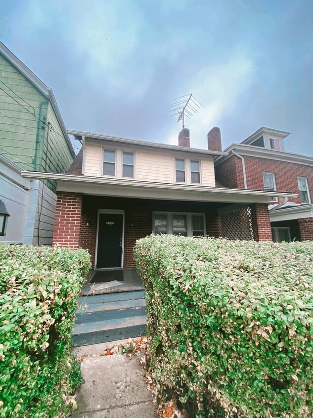 Large 3 Bedroom with Central AC in Sheraden - Large 3 Bedroom with Central AC in Sheraden