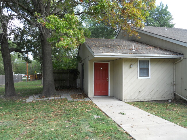 Building Photo - 3508 Westridge Dr
