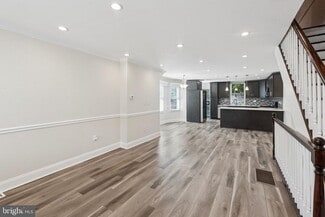 Building Photo - 534 Benner St
