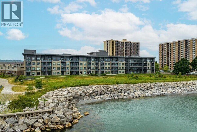 Photo du bâtiment - 35 Southshore Cres